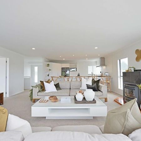 Вилла Escape To High End Comforts On Riverton Маунт-Маунгани Экстерьер фото